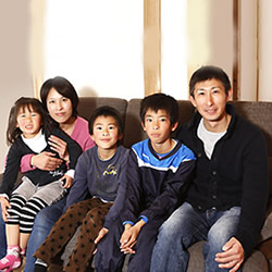 飽きのこないシンプルなデザインの平屋の家