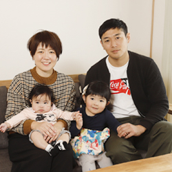 バイクガレージのある、威風堂々、風格の２階建て