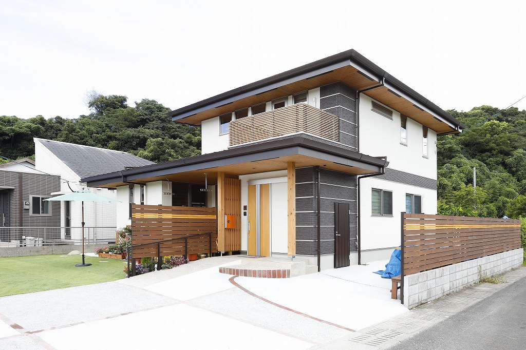 トレーニングルームのある、こだわり外観デザインのお宅