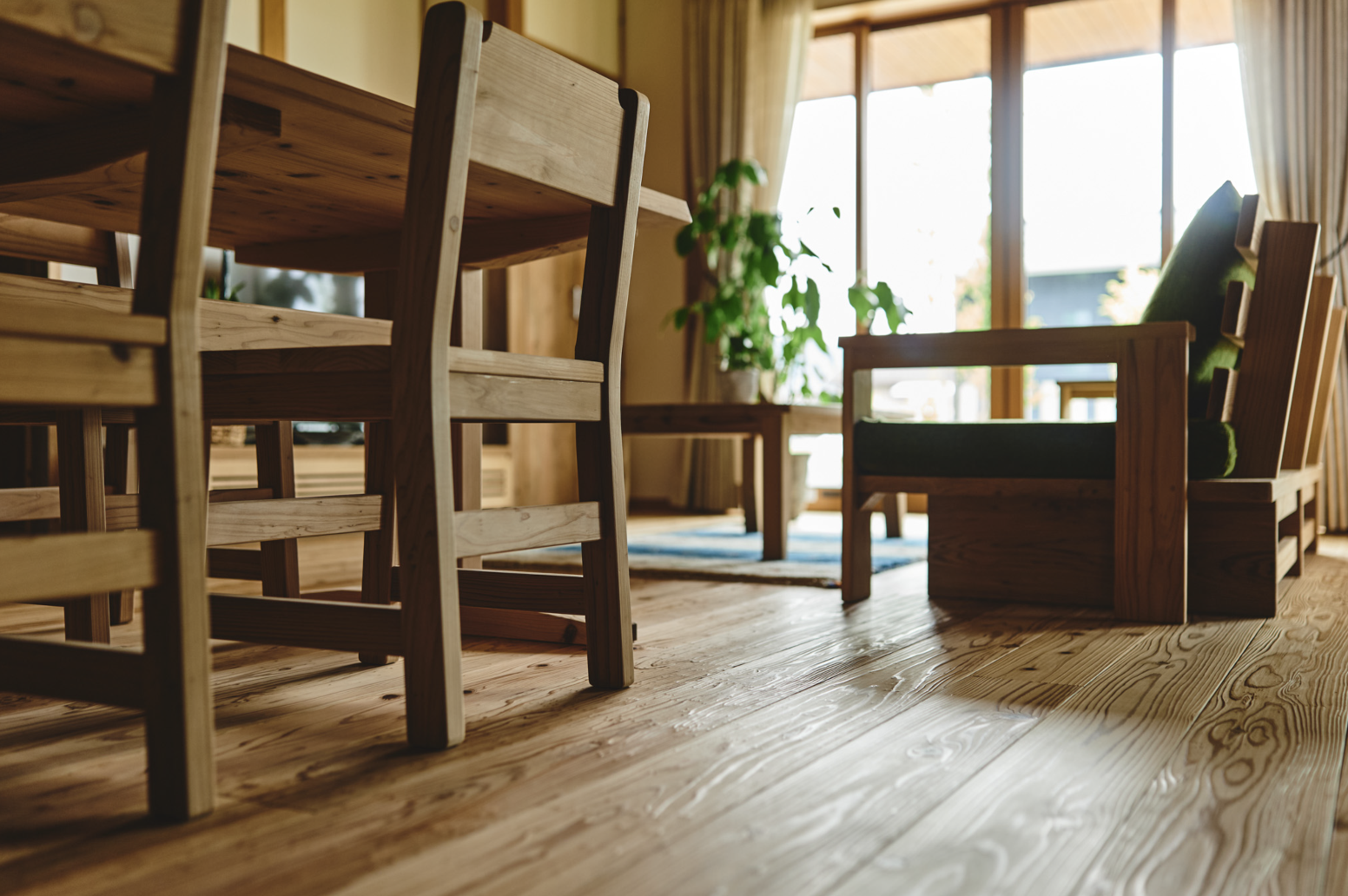 木の香りとぬくもりに
包まれる住まい