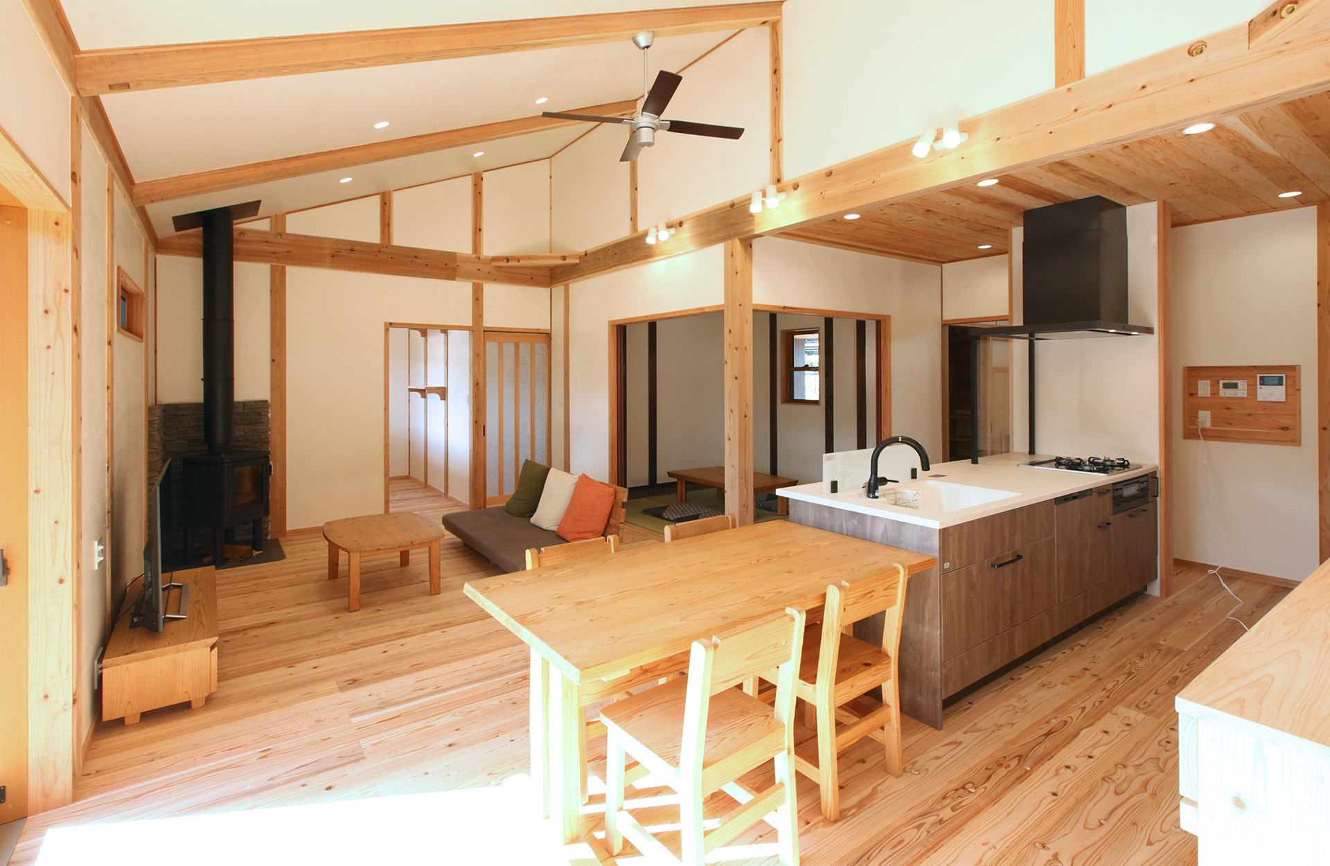 火のある暮らし。薪ストーブの家