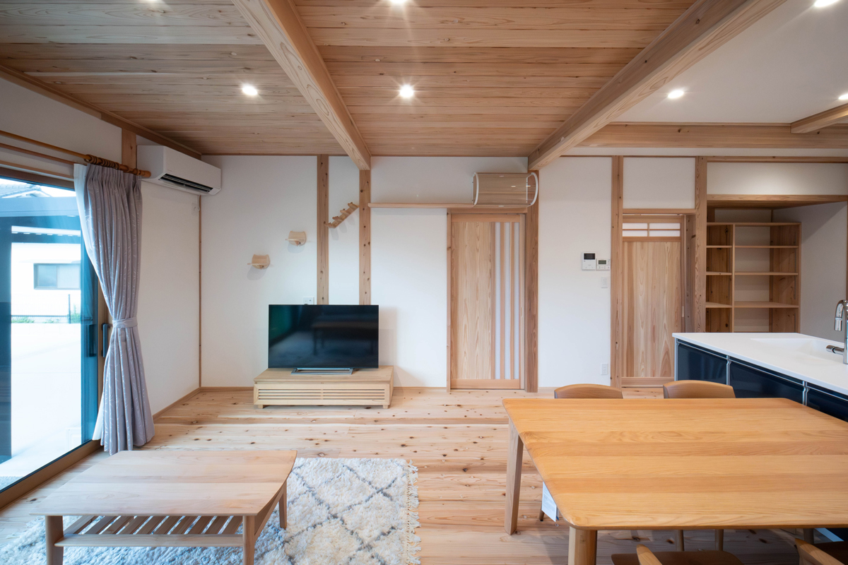 猫と暮らすくつろぎの平屋