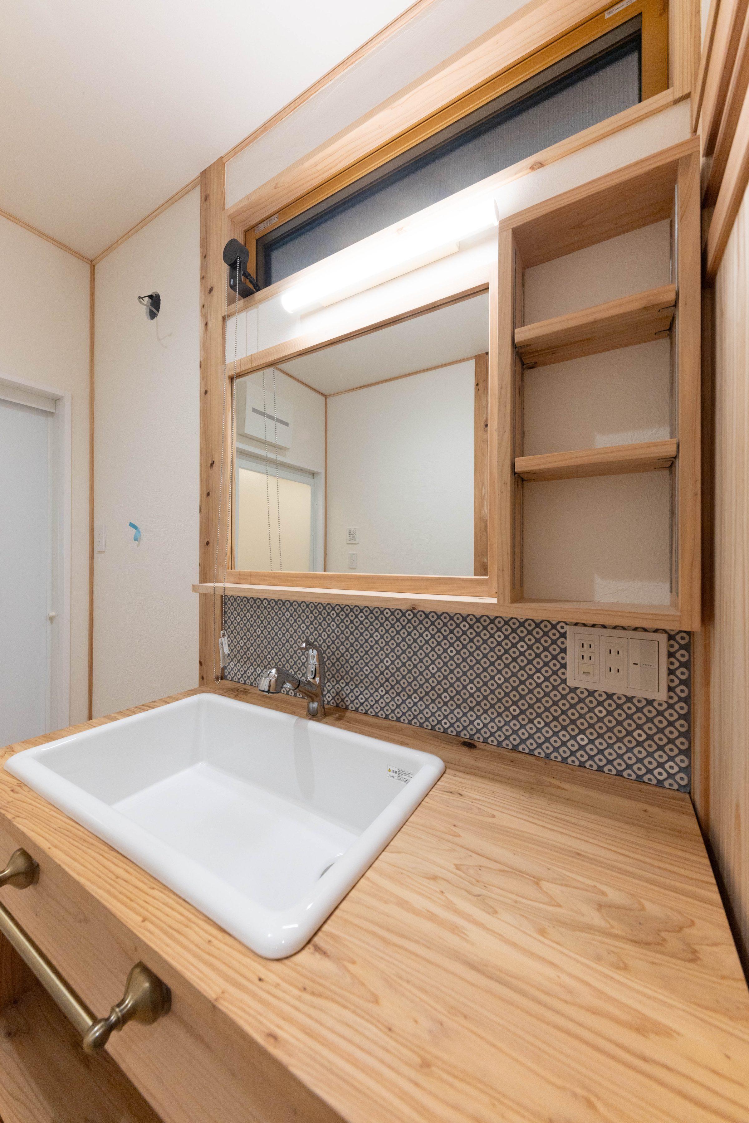 <オーナー様のご厚意で見学できます>身体に馴染むオーダー家具と暮らす、宇宿の平屋。