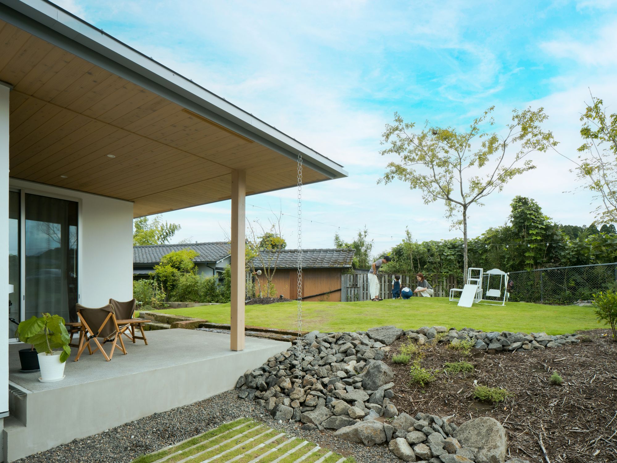 ＜オーナー様邸見学会＞あの「街中の山頂」から約1年。景色と空気が馴染んだ、本物の木の家の「今」を訪ねる。