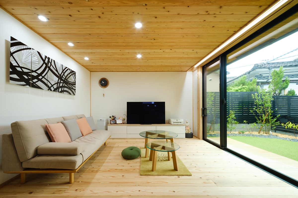 無垢材の温もりに抱かれる心地よい家