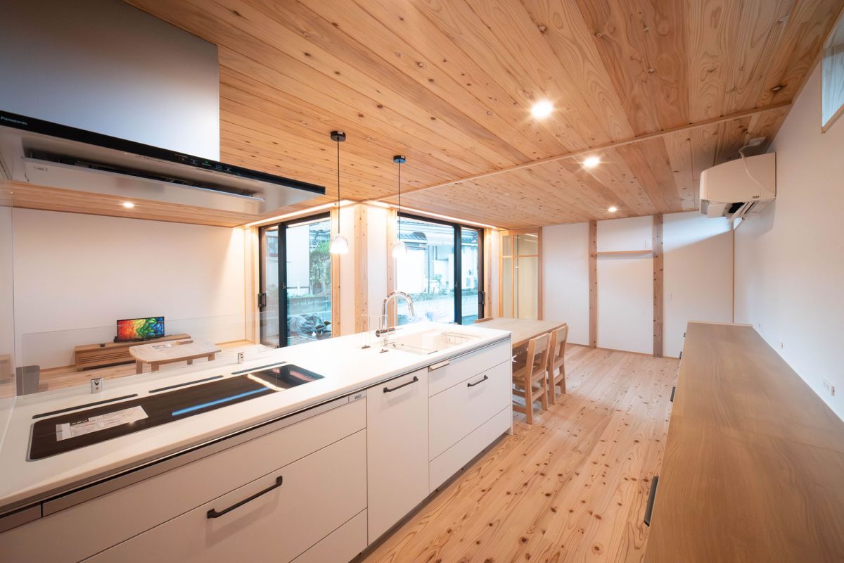 無垢材の温もりに抱かれる心地よい家