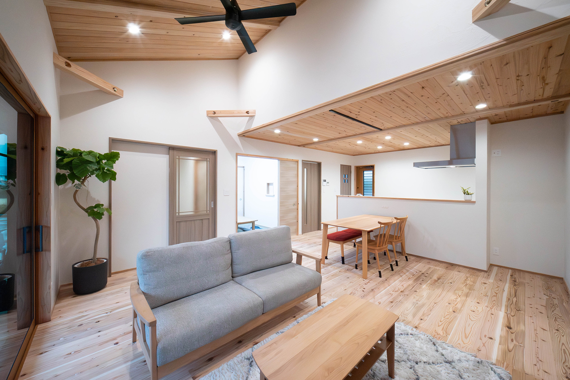 家族が自然体でいられる、本物の素材で建てた平屋